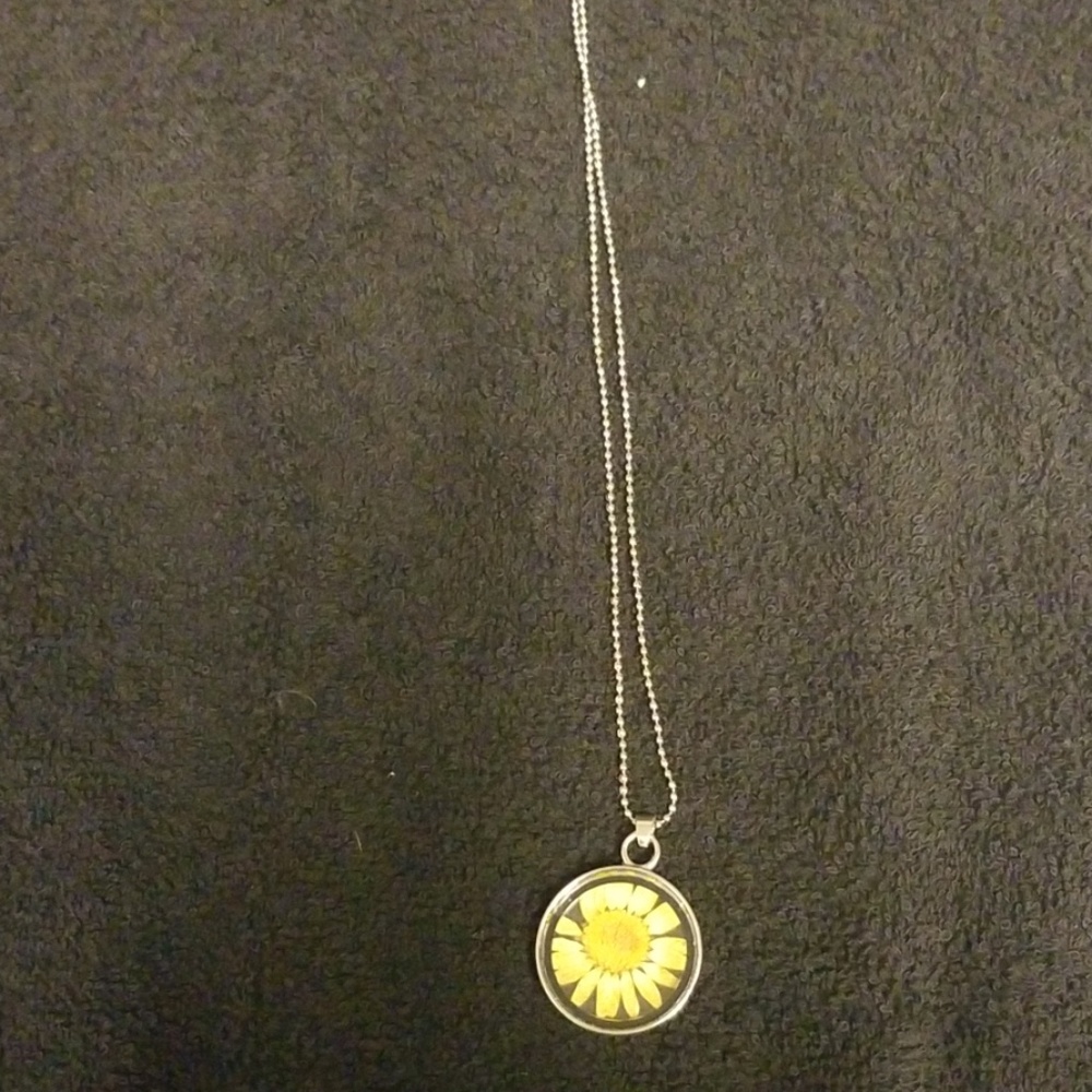 Yellow embellished flower necklace